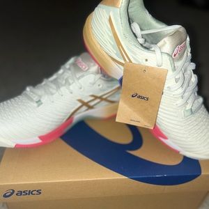 Beautiful white Champagne for women